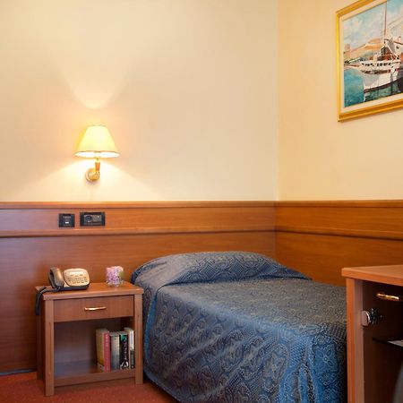 Hotel Kristal - Liburnia オパティヤ エクステリア 写真
