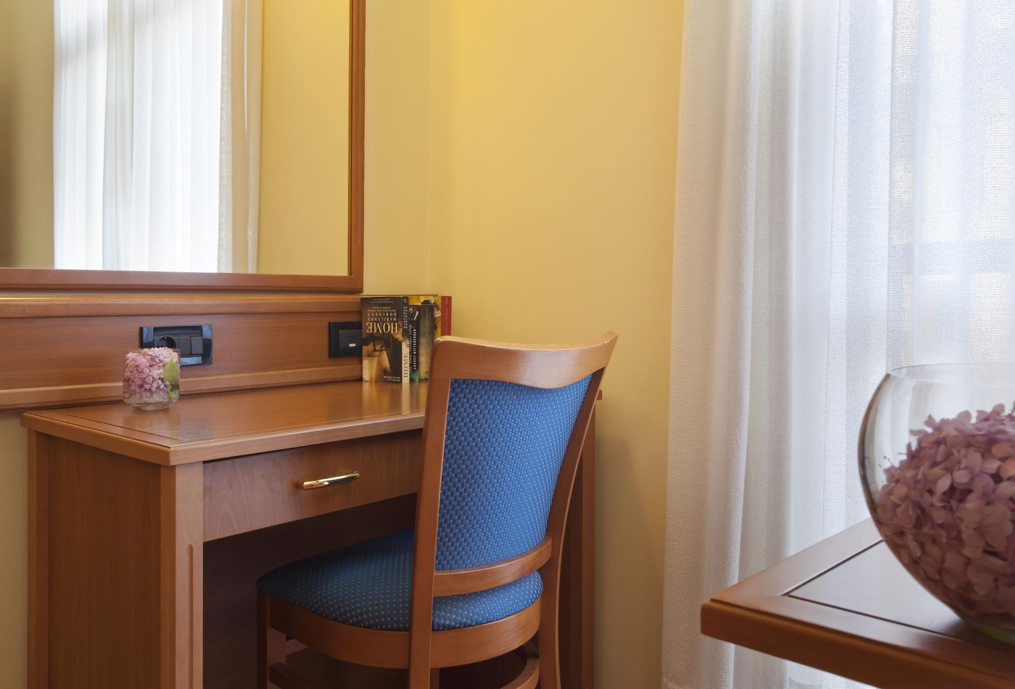 Hotel Kristal - Liburnia オパティヤ エクステリア 写真