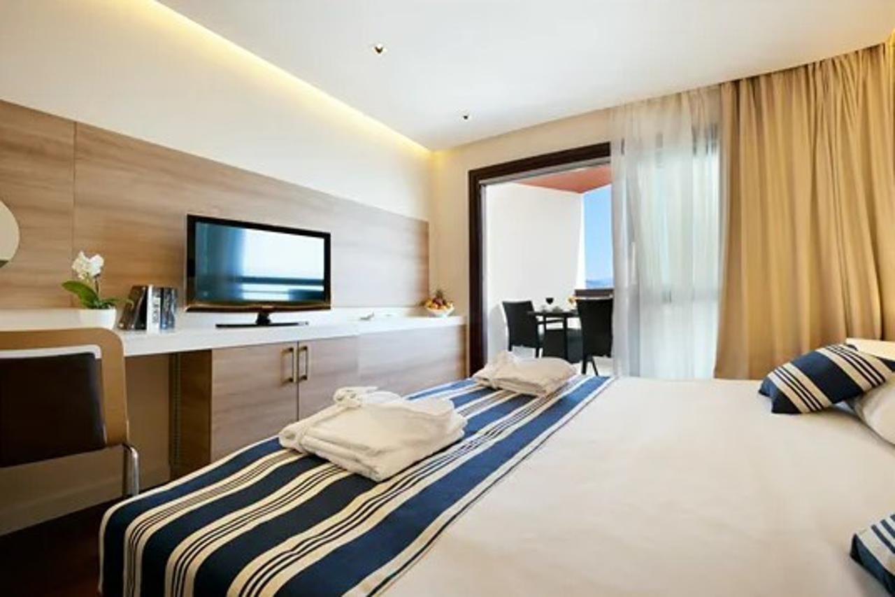 Hotel Kristal - Liburnia オパティヤ エクステリア 写真