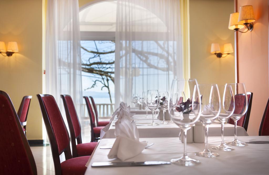 Hotel Kristal - Liburnia オパティヤ エクステリア 写真