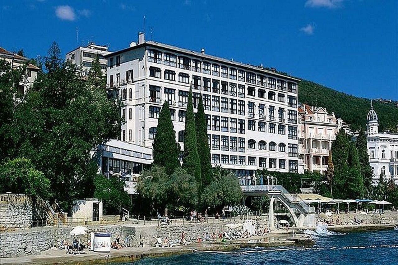 Hotel Kristal - Liburnia オパティヤ エクステリア 写真