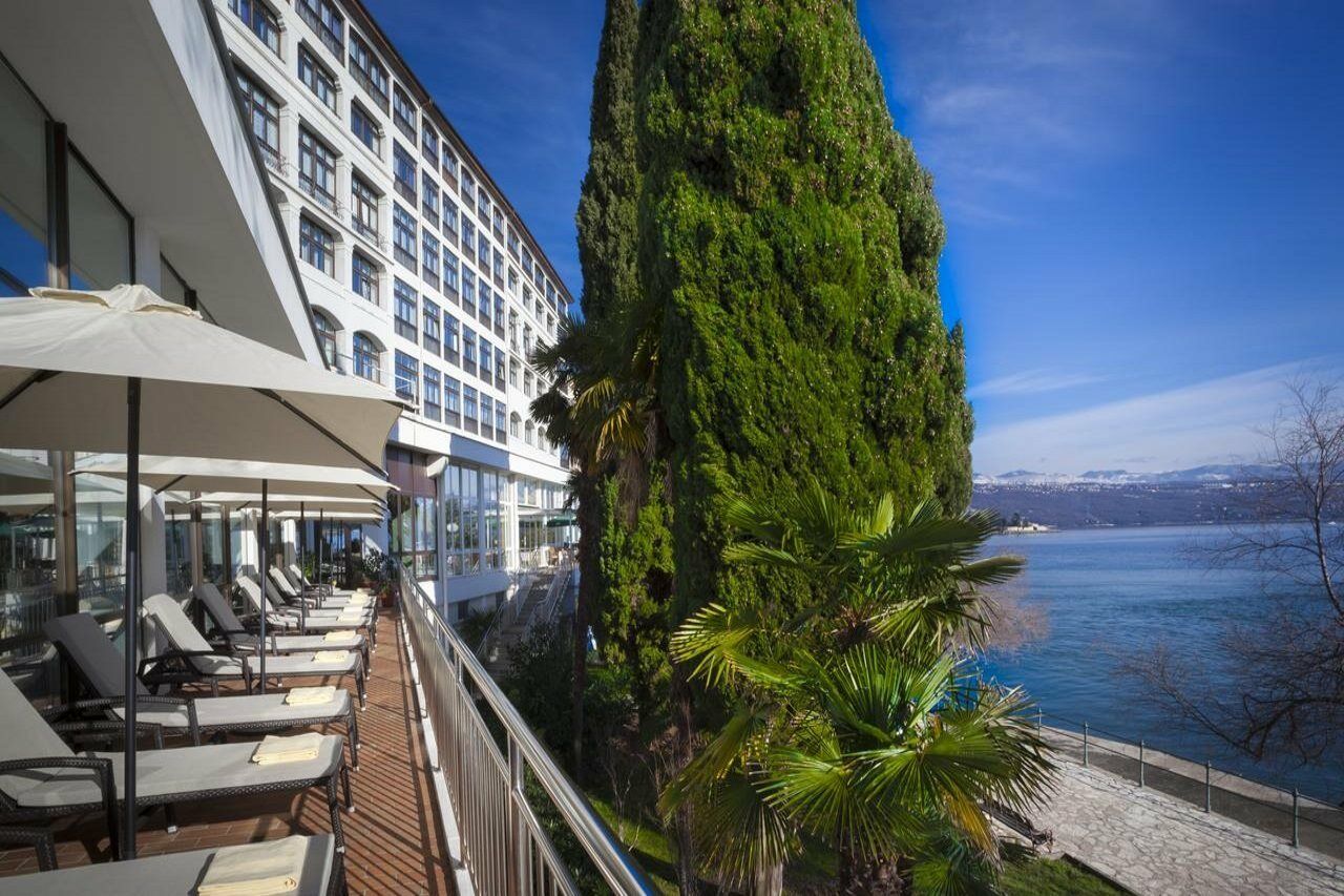 Hotel Kristal - Liburnia オパティヤ エクステリア 写真