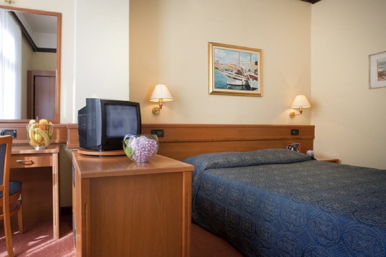 Hotel Kristal - Liburnia オパティヤ エクステリア 写真