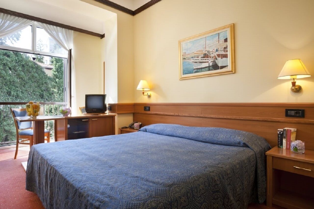 Hotel Kristal - Liburnia オパティヤ エクステリア 写真